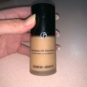 GIORGIO ARMANI Luminous Silk Foundation